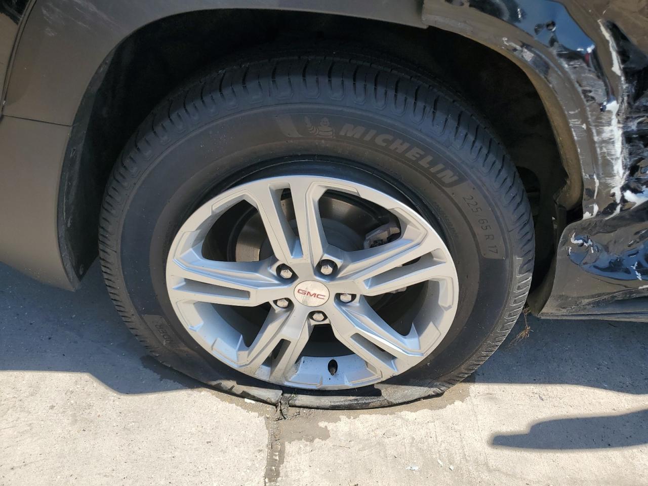 2022 Gmc Terrain Sle Черный vin: 3GKALTEV6NL167401 Damage: Right Rear Tire, Cut, Replacement Required