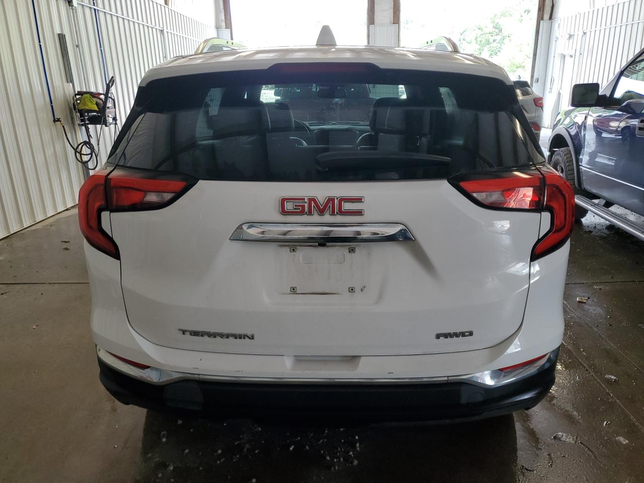 2018 Gmc Terrain Slt White vin: 3GKALVEV3JL369473 Damage: Rear Bumper, Heavy Scratch, 2 To 3 Inches