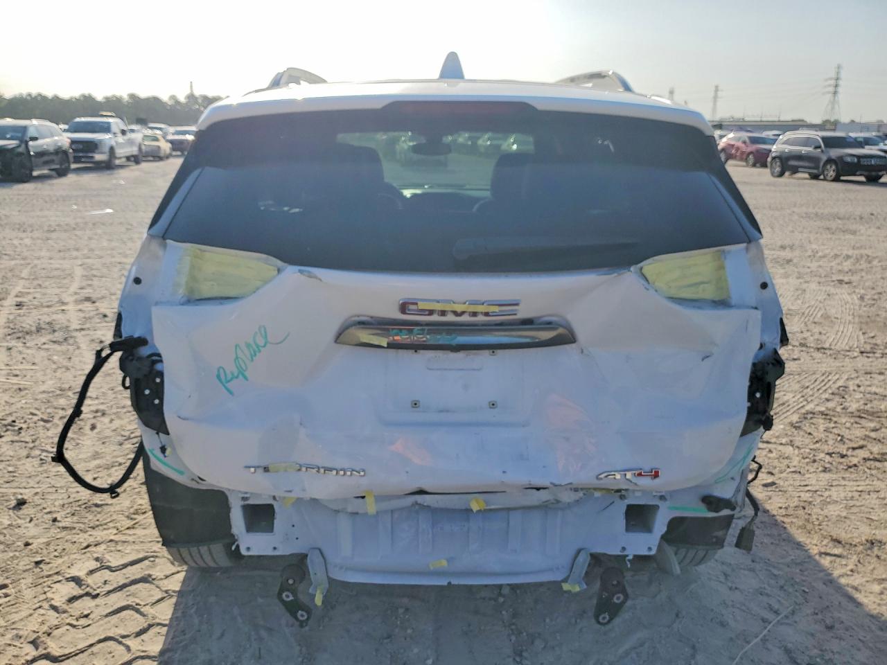 2024 Gmc Terrain At4 White vin: 3GKALYEG6RL388341