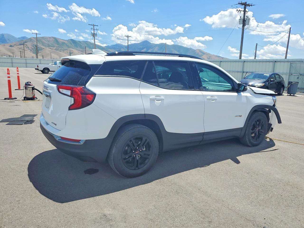 2024 Gmc Terrain At4 White vin: 3GKALYEG7RL124819