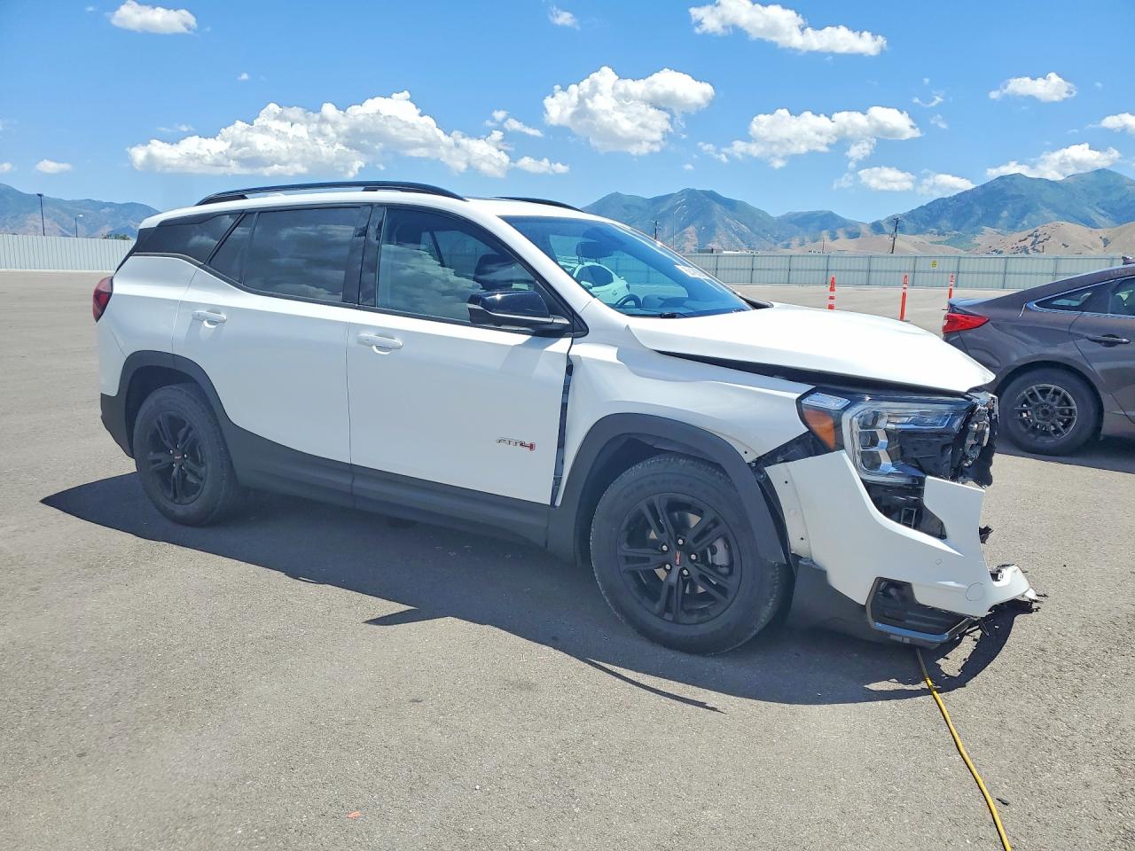 2024 Gmc Terrain At4 White vin: 3GKALYEG7RL124819