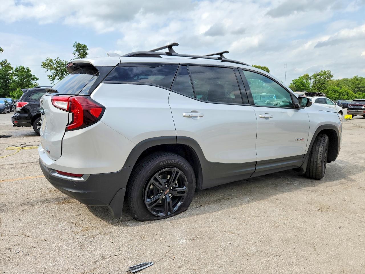 2022 Gmc Terrain At4 Silver vin: 3GKALYEVXNL154017