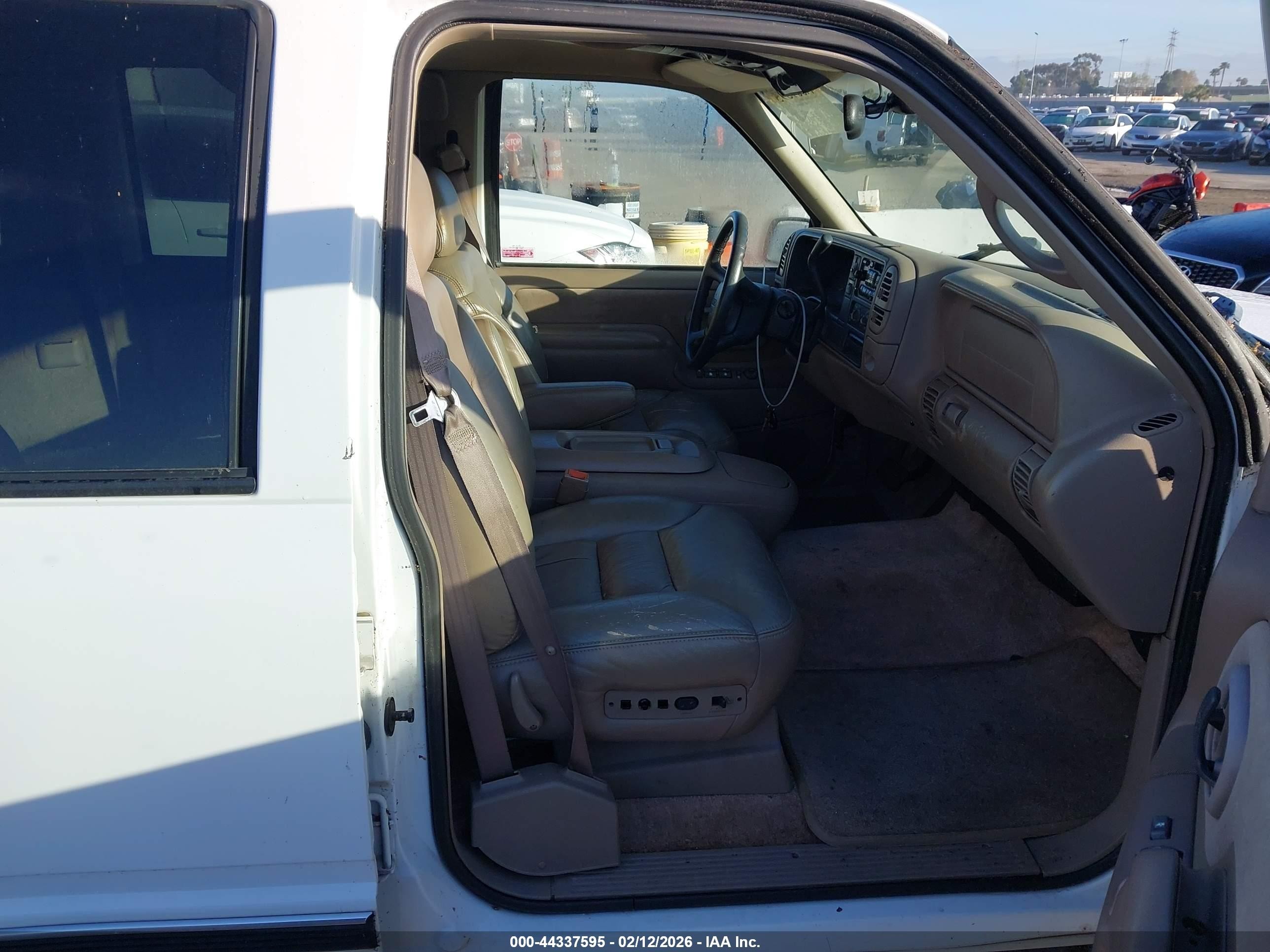 1998 Gmc Suburban 1500 Sl White vin: 3GKEC16R1WG501657