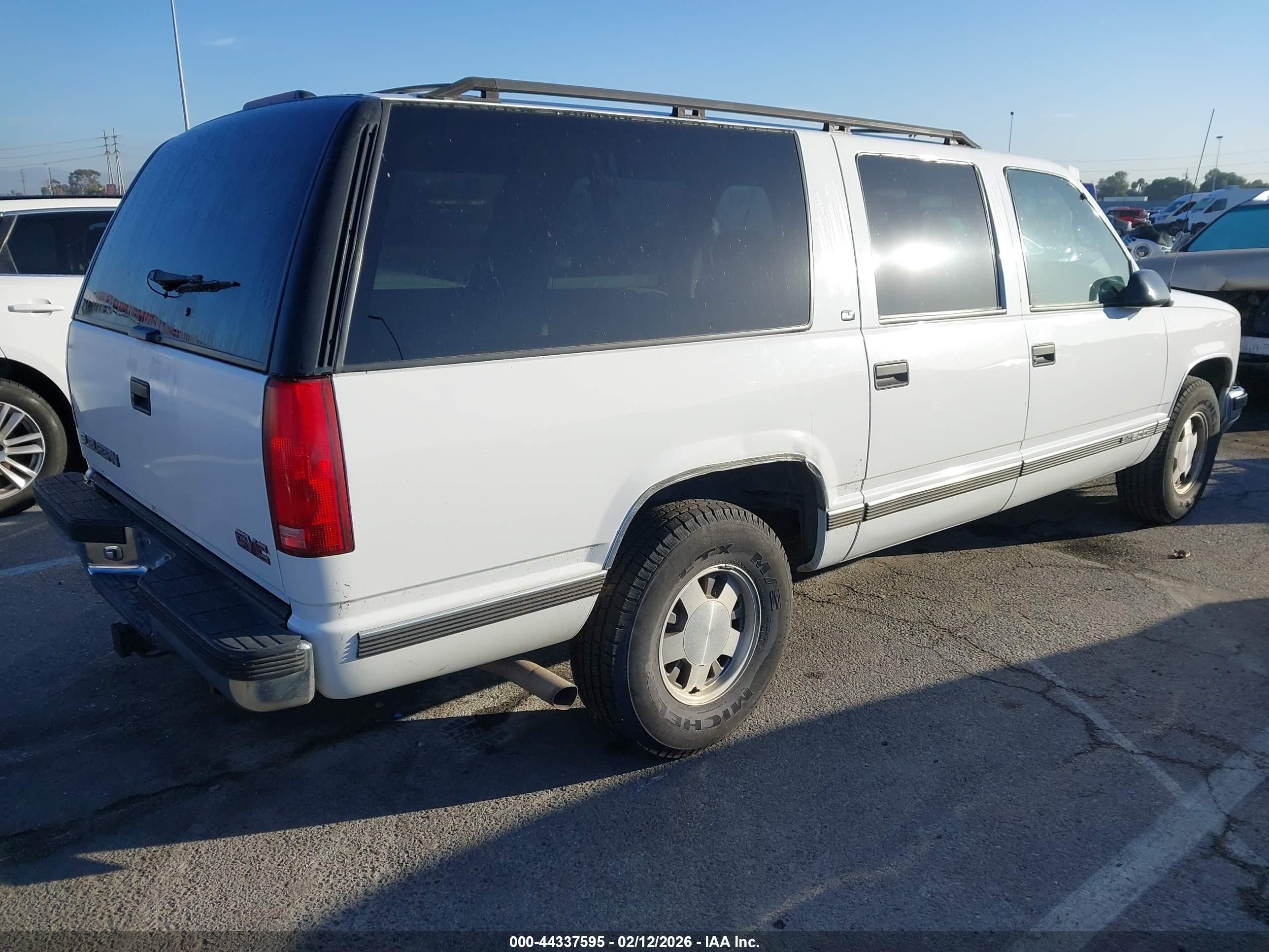 1998 Gmc Suburban 1500 Sl White vin: 3GKEC16R1WG501657