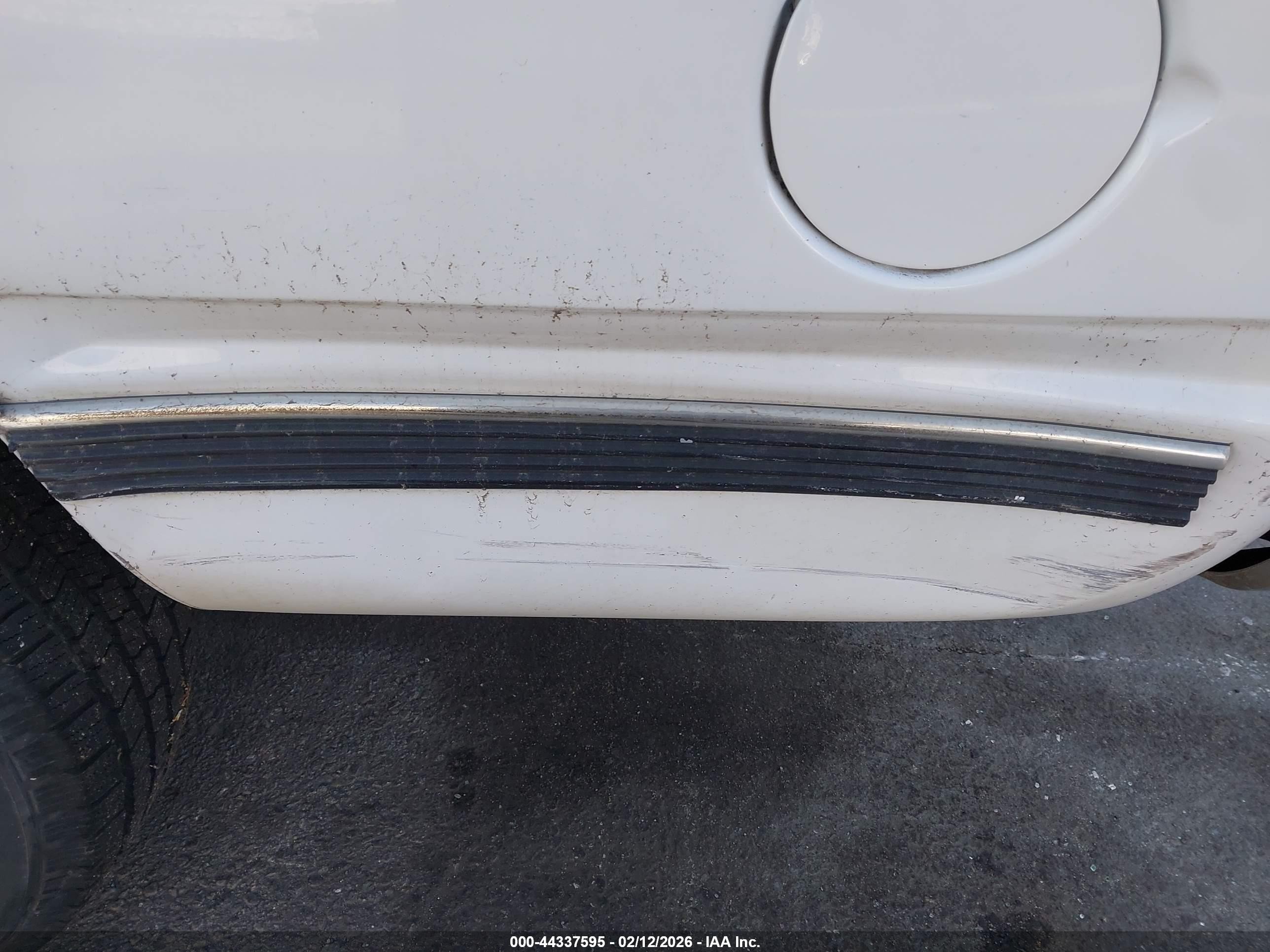1998 Gmc Suburban 1500 Sl White vin: 3GKEC16R1WG501657