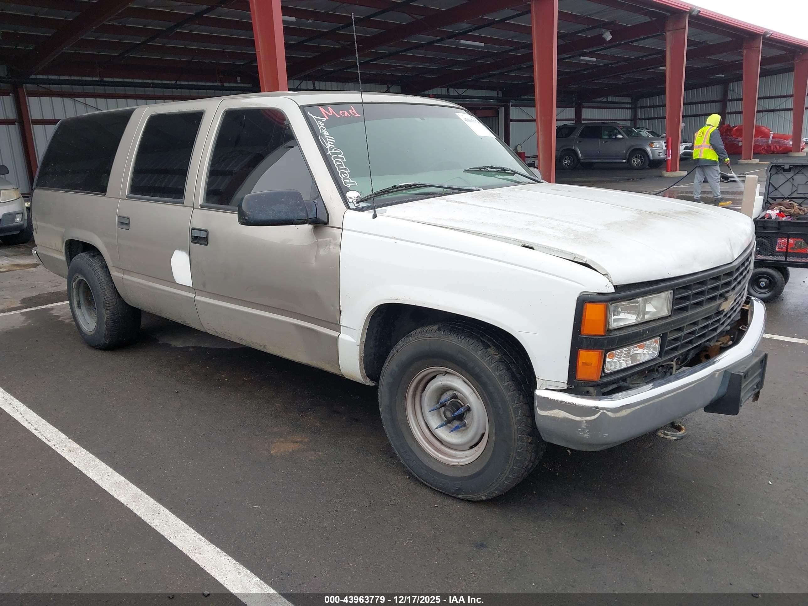 1998 Gmc Suburban 1500 Sl Gold vin: 3GKEC16R6WG512413