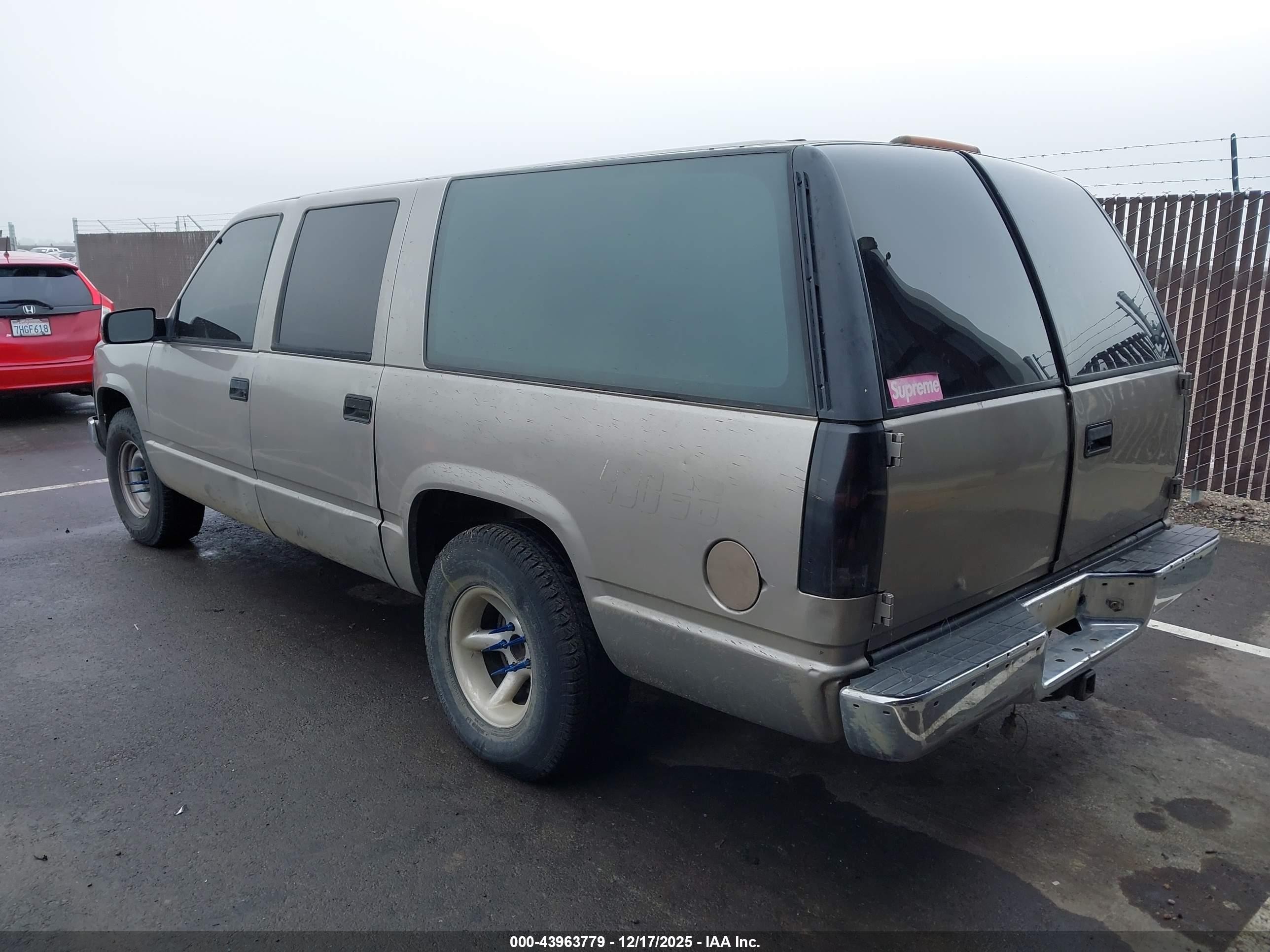 1998 Gmc Suburban 1500 Sl Gold vin: 3GKEC16R6WG512413