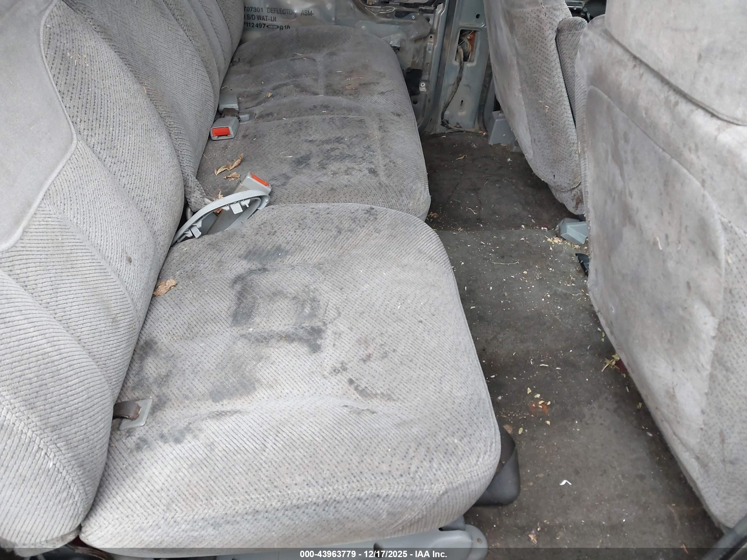 1998 Gmc Suburban 1500 Sl Gold vin: 3GKEC16R6WG512413
