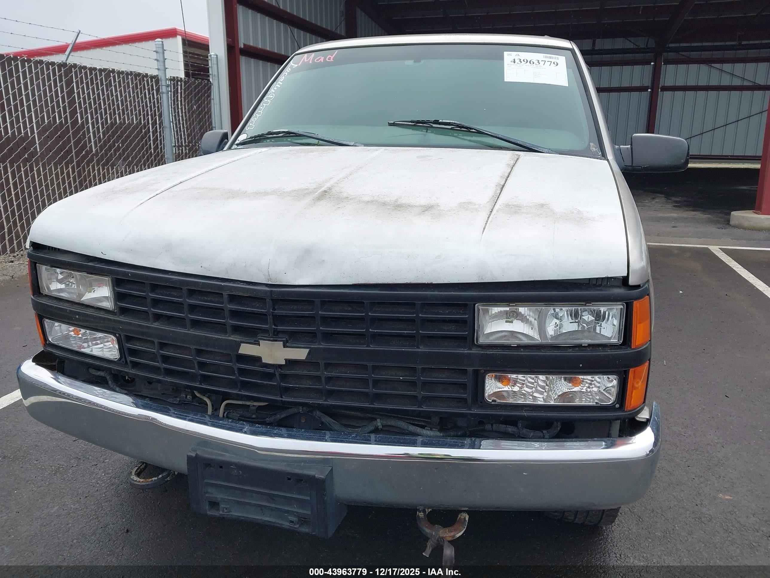 1998 Gmc Suburban 1500 Sl Gold vin: 3GKEC16R6WG512413