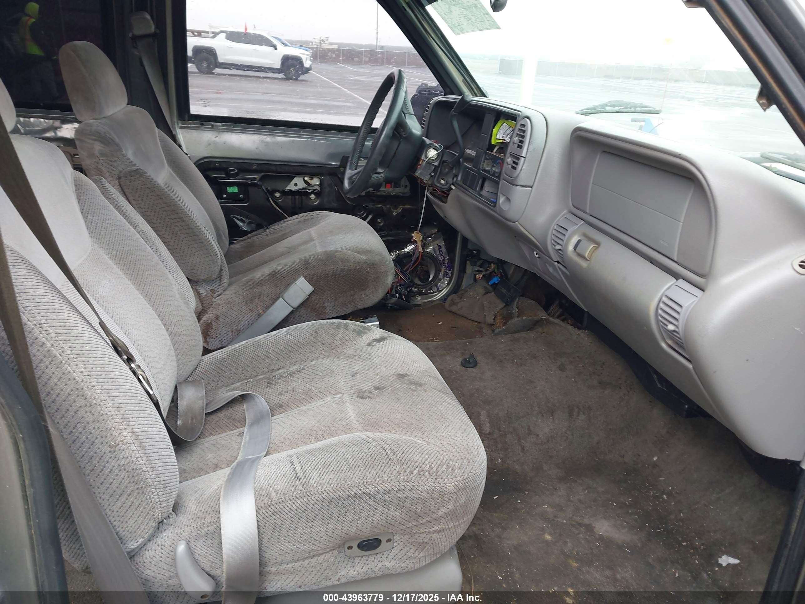 1998 Gmc Suburban 1500 Sl Gold vin: 3GKEC16R6WG512413