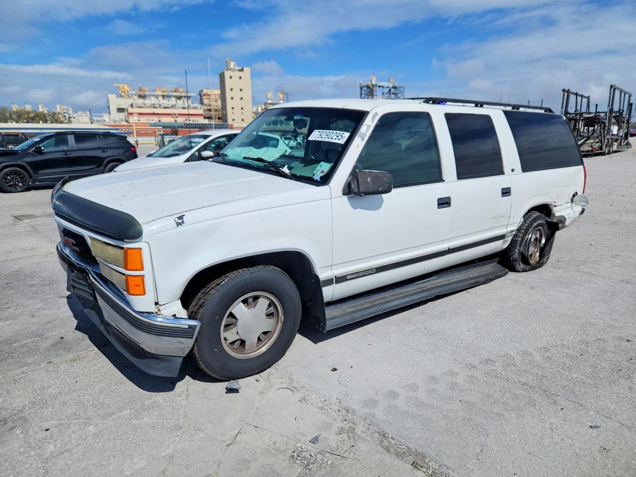 1998 Gmc Suburban C1500 White vin: 3GKEC16R8WG502269