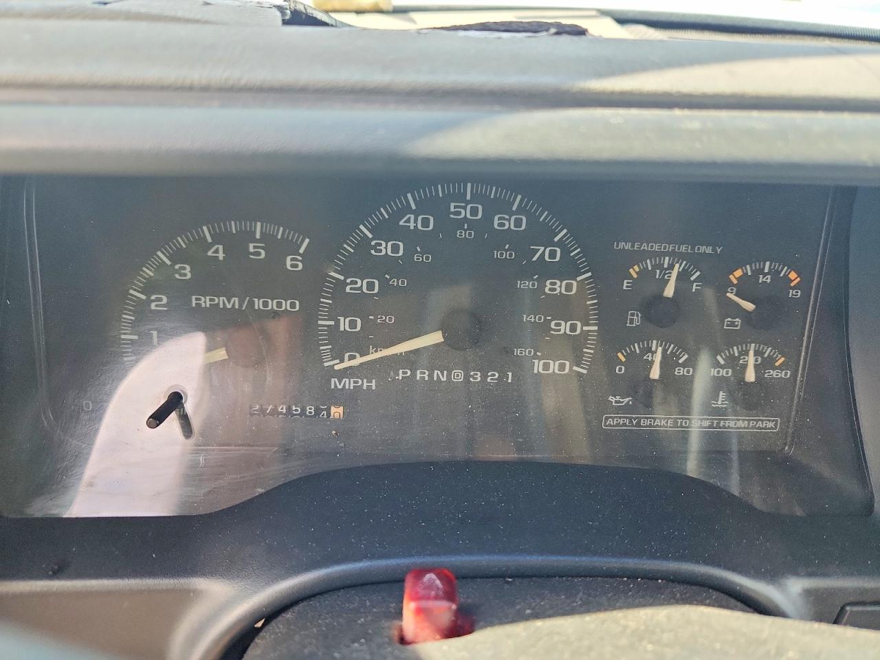 1998 Gmc Suburban C1500 White vin: 3GKEC16R8WG502269