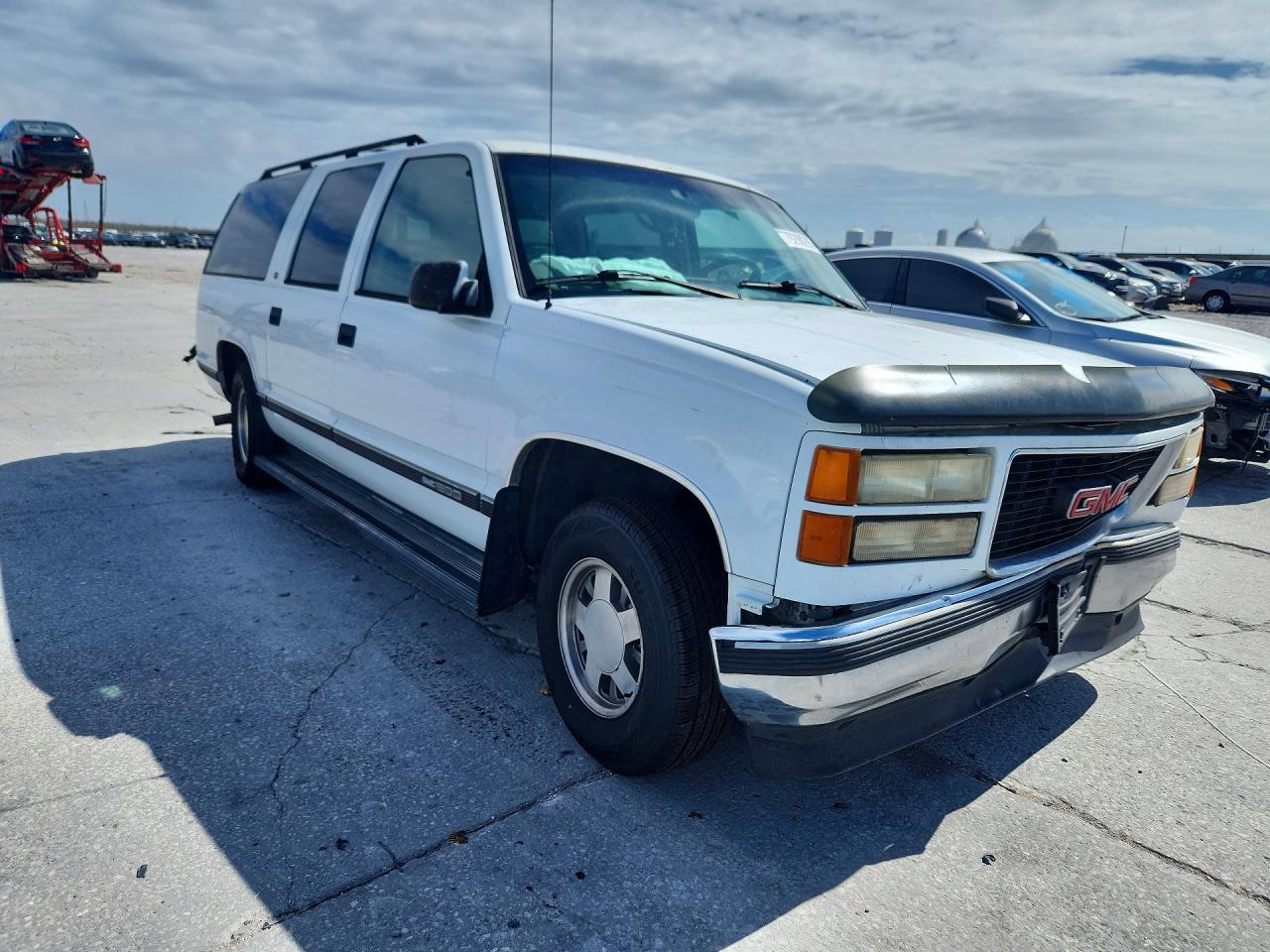 1998 Gmc Suburban C1500 White vin: 3GKEC16R8WG502269
