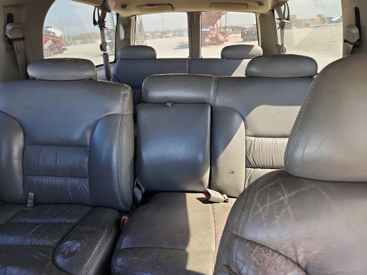1998 Gmc Suburban C1500 White vin: 3GKEC16R8WG502269