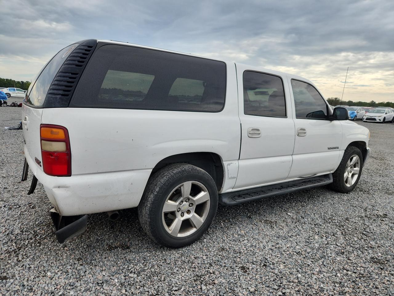 2001 Gmc Yukon Xl C1500 White vin: 3GKEC16T11G160586