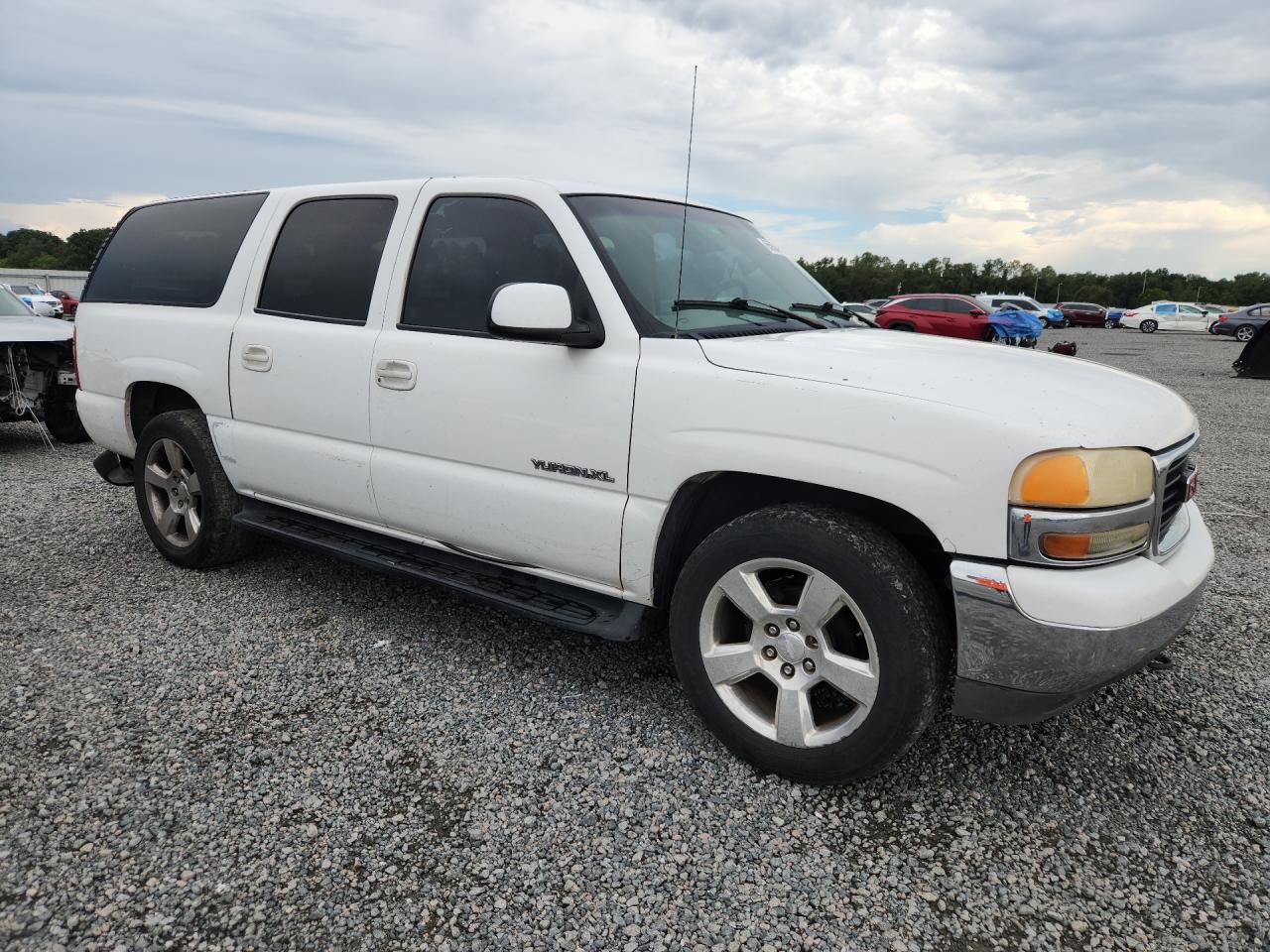 2001 Gmc Yukon Xl C1500 White vin: 3GKEC16T11G160586