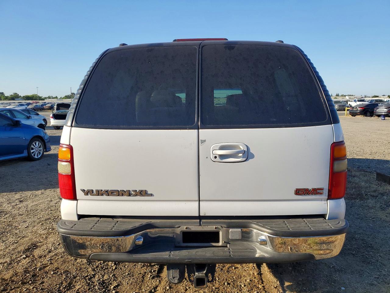 2001 Gmc Yukon Xl C1500 White vin: 3GKEC16T31G104391