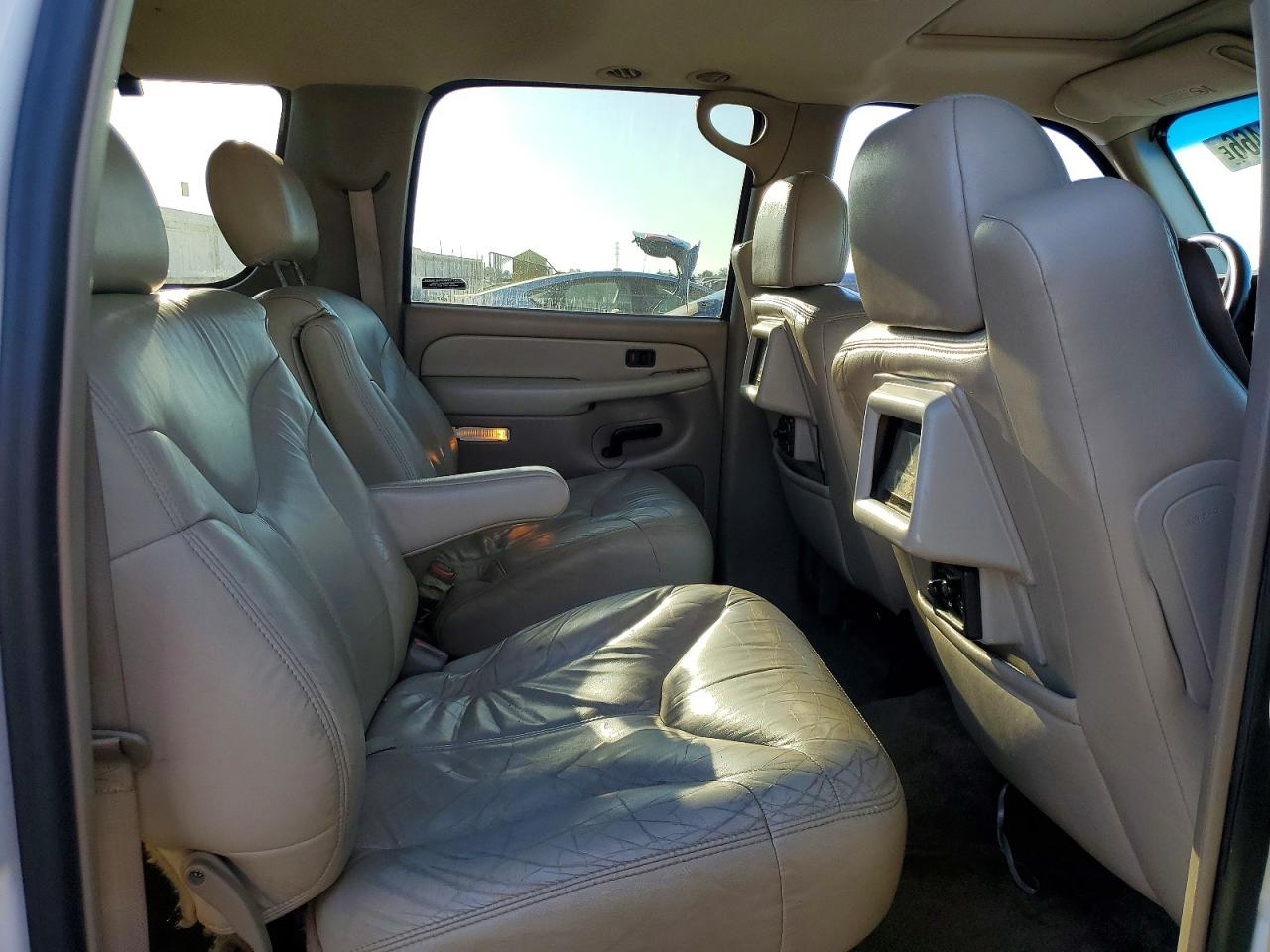 2001 Gmc Yukon Xl C1500 White vin: 3GKEC16T31G104391