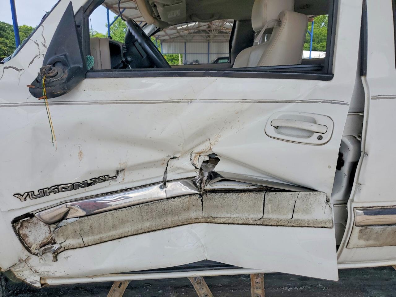 2003 Gmc Yukon Xl C1500 White vin: 3GKEC16Z43G160928