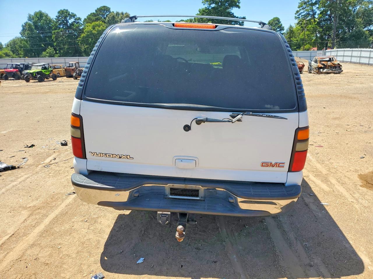 2004 Gmc Yukon Xl C1500 White vin: 3GKEC16Z44G236245