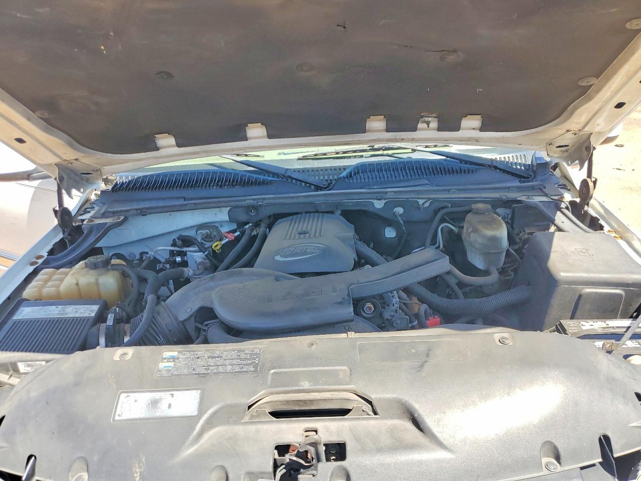 2004 Gmc Yukon Xl C1500 White vin: 3GKEC16Z44G236245
