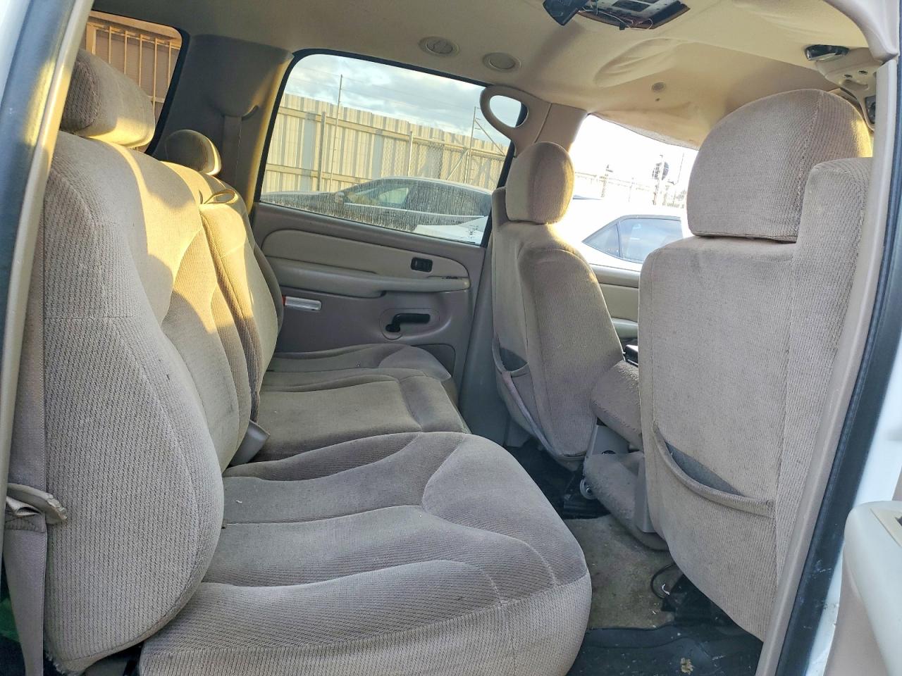 2002 Gmc Yukon Xl C1500 White vin: 3GKEC16Z72G341942