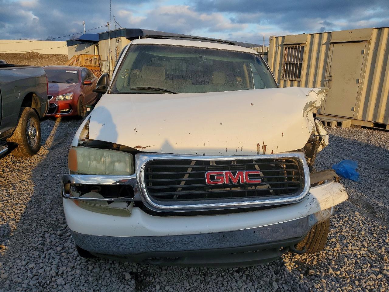 2002 Gmc Yukon Xl C1500 White vin: 3GKEC16Z72G341942