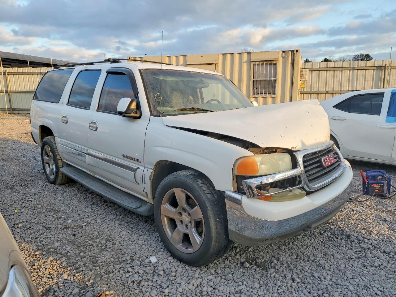 2002 Gmc Yukon Xl C1500 White vin: 3GKEC16Z72G341942