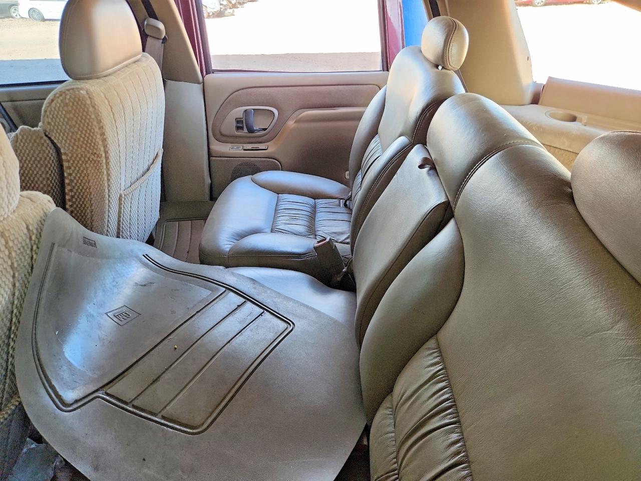 1997 Gmc Suburban Burgundy vin: 3GKFK16R0VG525681