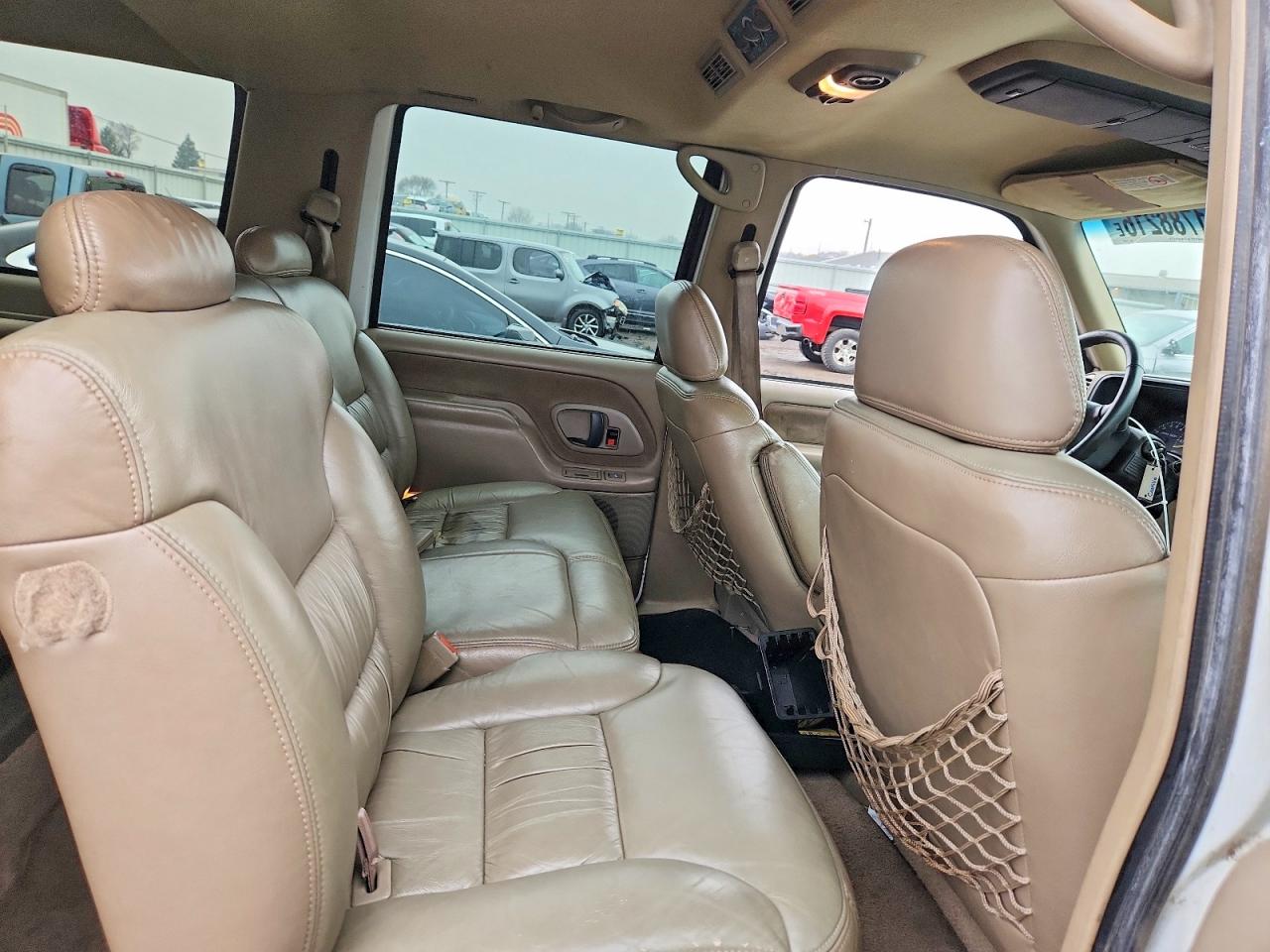 1998 Gmc Suburban K1500 White vin: 3GKFK16R0WG511264