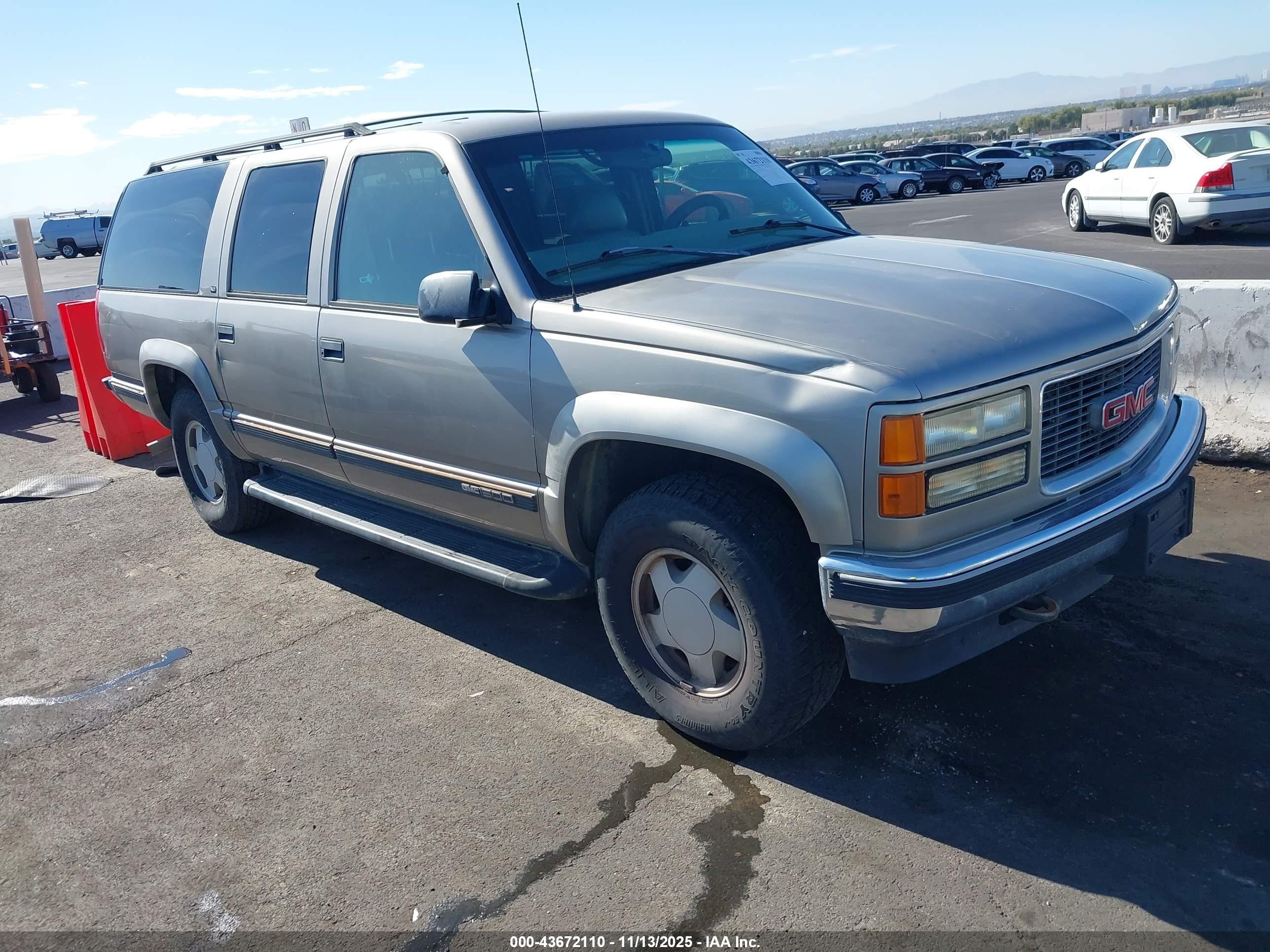1998 Gmc Suburban 1500 Sl Gold vin: 3GKFK16R2WG514103