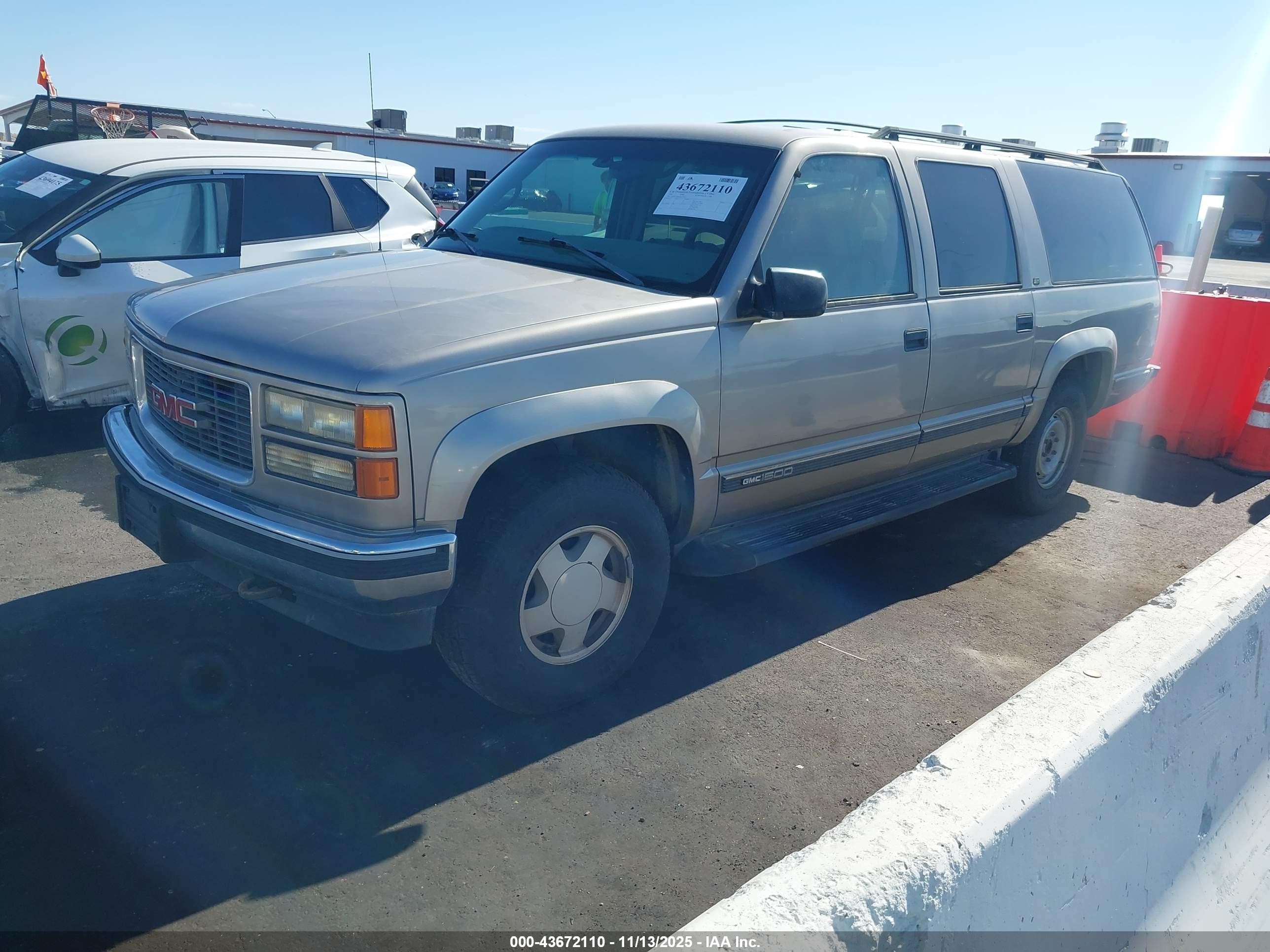 1998 Gmc Suburban 1500 Sl Gold vin: 3GKFK16R2WG514103