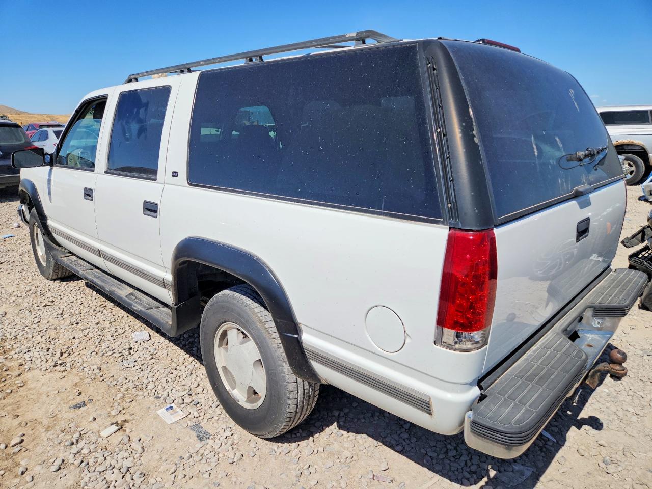 1998 Gmc Suburban K1500 White vin: 3GKFK16R4WG501417