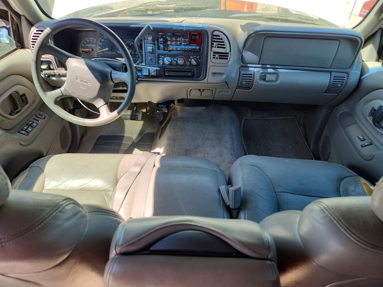 1998 Gmc Suburban K1500 White vin: 3GKFK16R4WG501417
