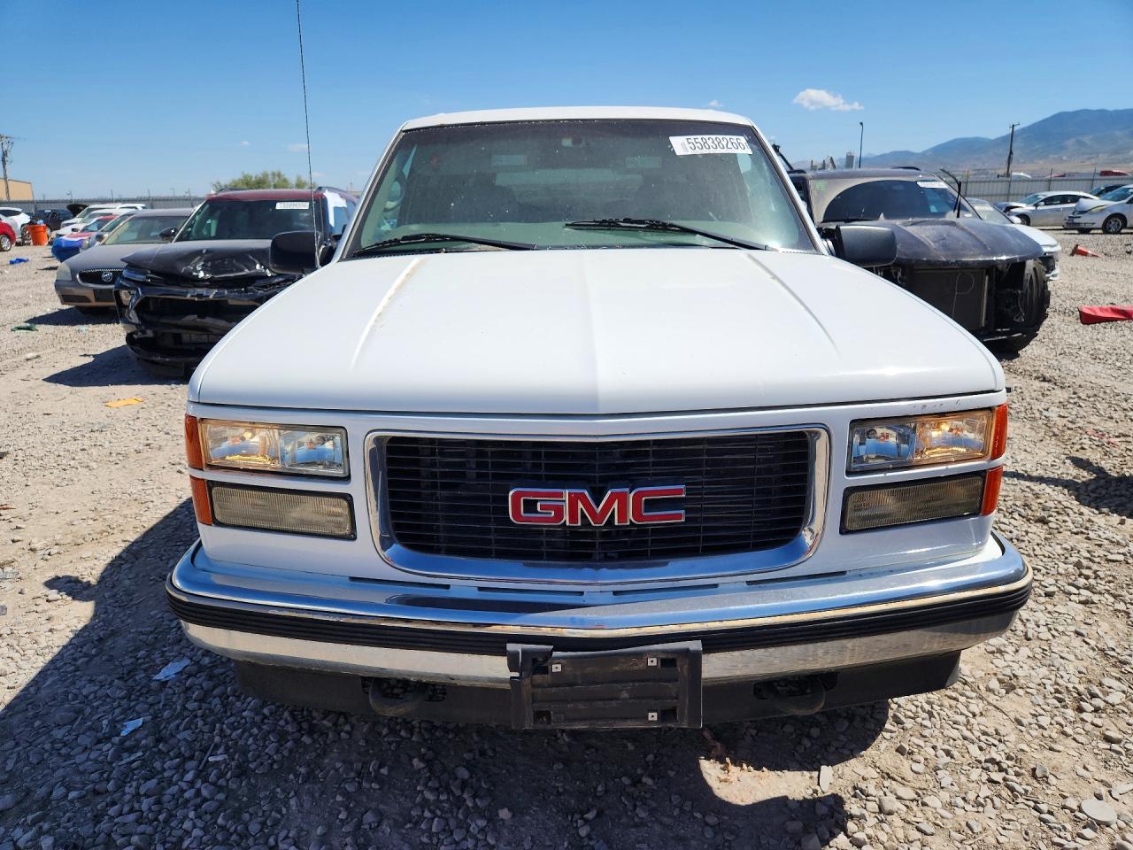 1998 Gmc Suburban K1500 White vin: 3GKFK16R4WG501417