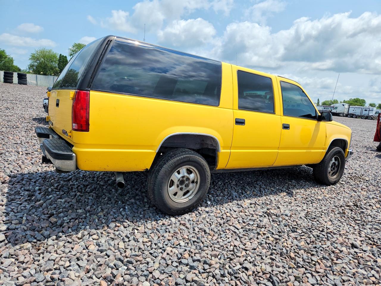 1997 Gmc Suburban K1500 Yellow vin: 3GKFK16RXVG520021