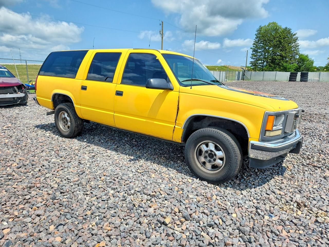 1997 Gmc Suburban K1500 Yellow vin: 3GKFK16RXVG520021