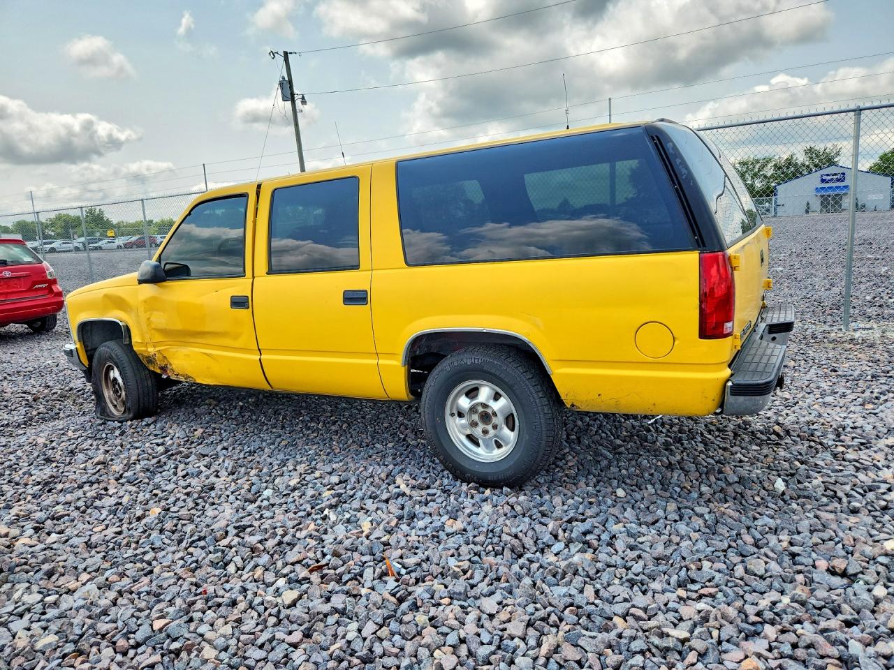 1997 Gmc Suburban K1500 Yellow vin: 3GKFK16RXVG520021