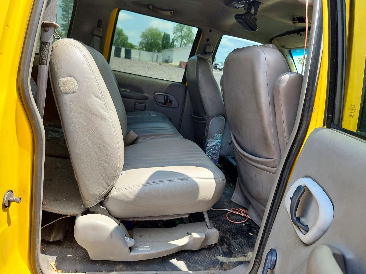 1997 Gmc Suburban K1500 Yellow vin: 3GKFK16RXVG520021