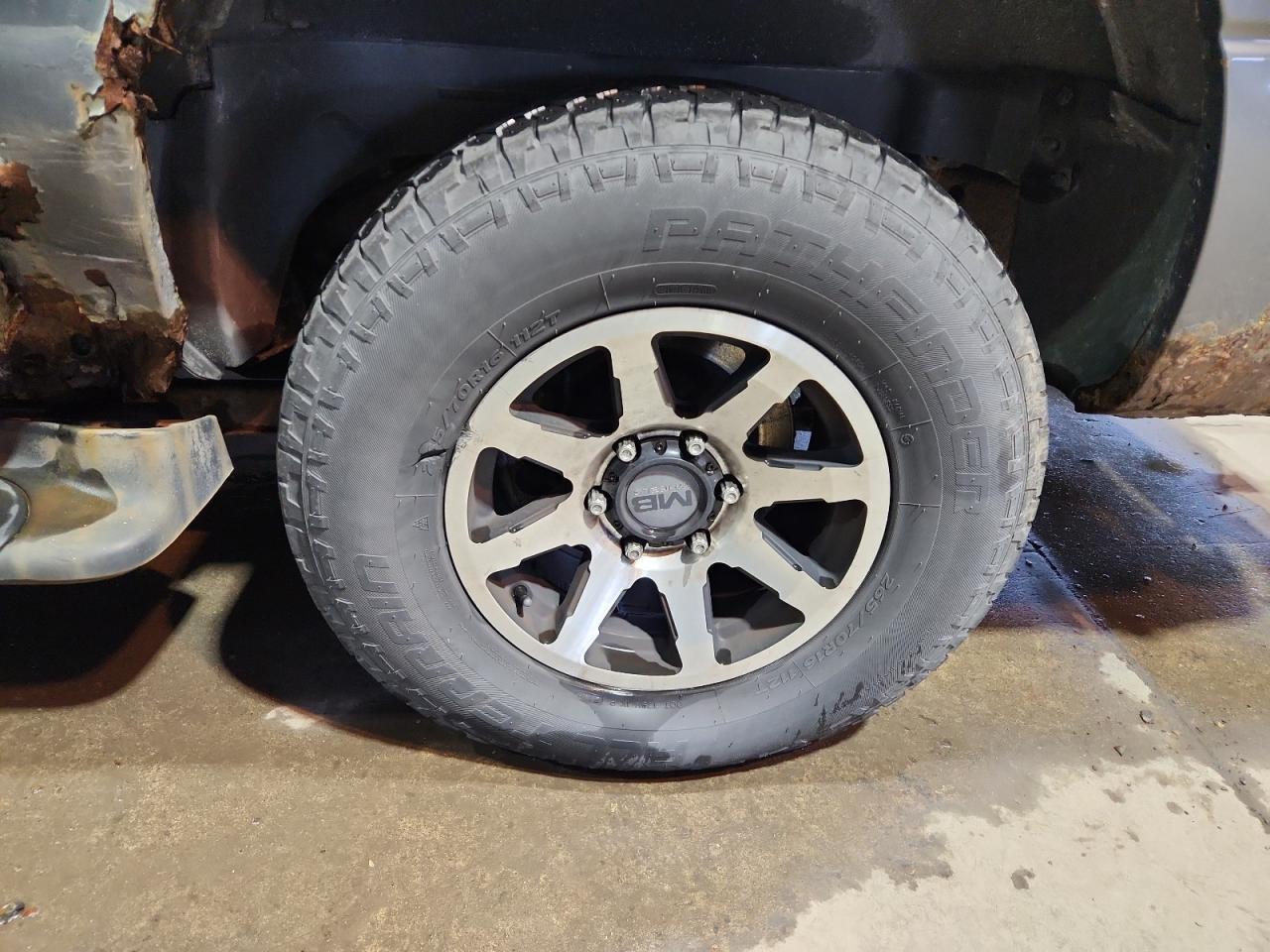 2002 Gmc Yukon Xl K1500 Gray vin: 3GKFK16Z32G320612 Damage: Left Rear Wheel, Aftermarket, Acceptable