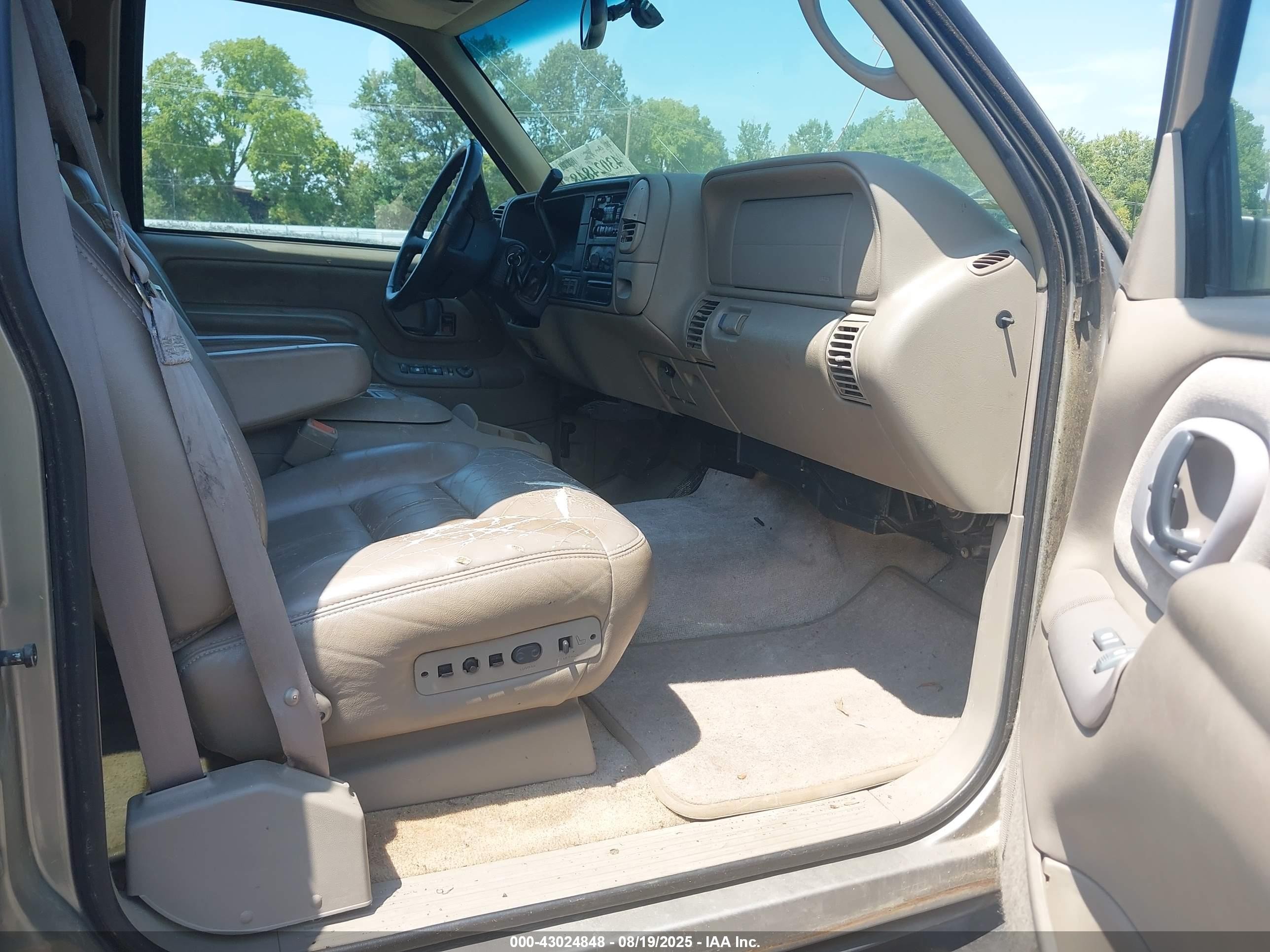 1999 Gmc Suburban 2500 Sl Желто-коричневый vin: 3GKGK26J3XG529943