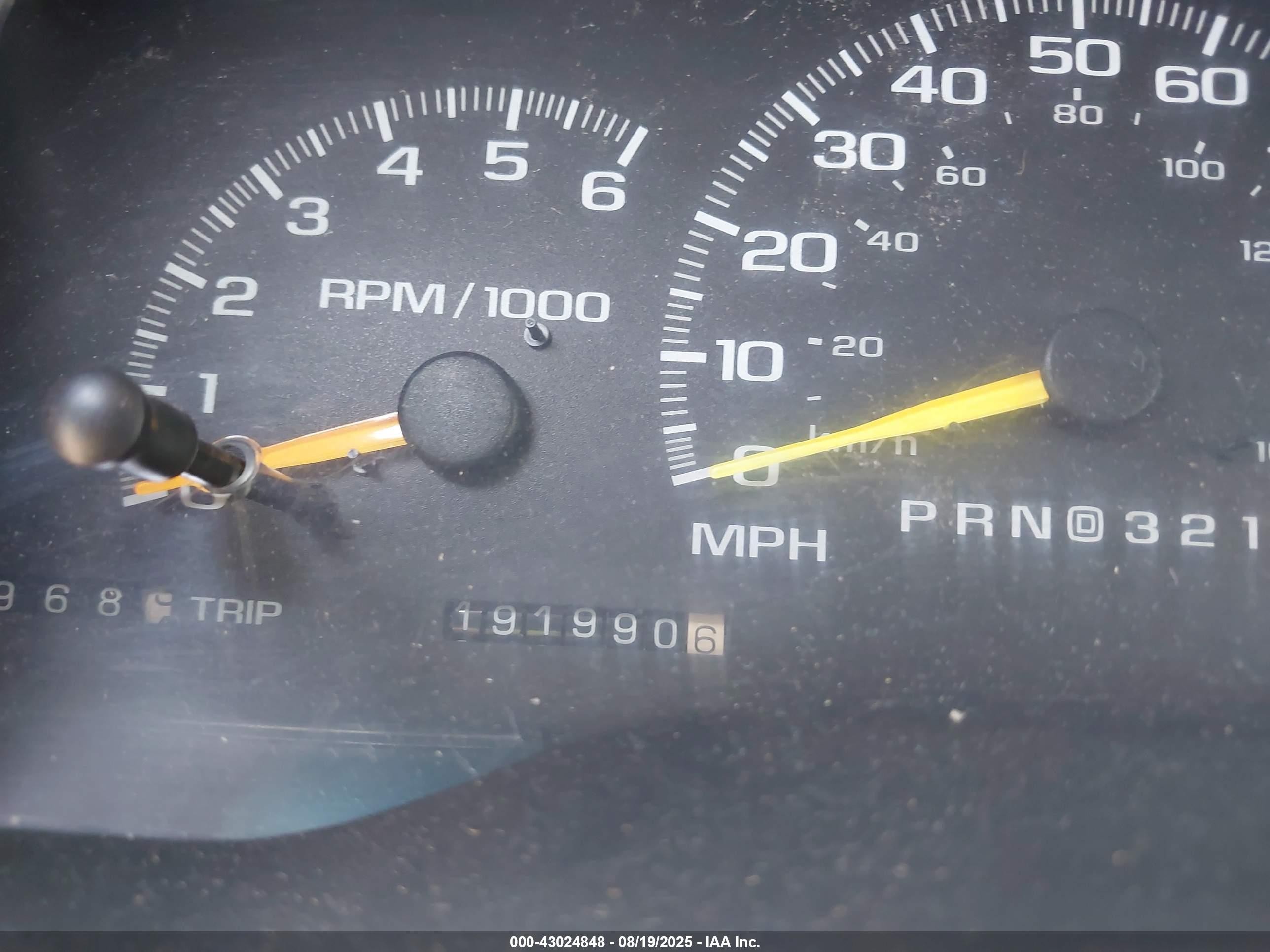 1999 Gmc Suburban 2500 Sl Желто-коричневый vin: 3GKGK26J3XG529943