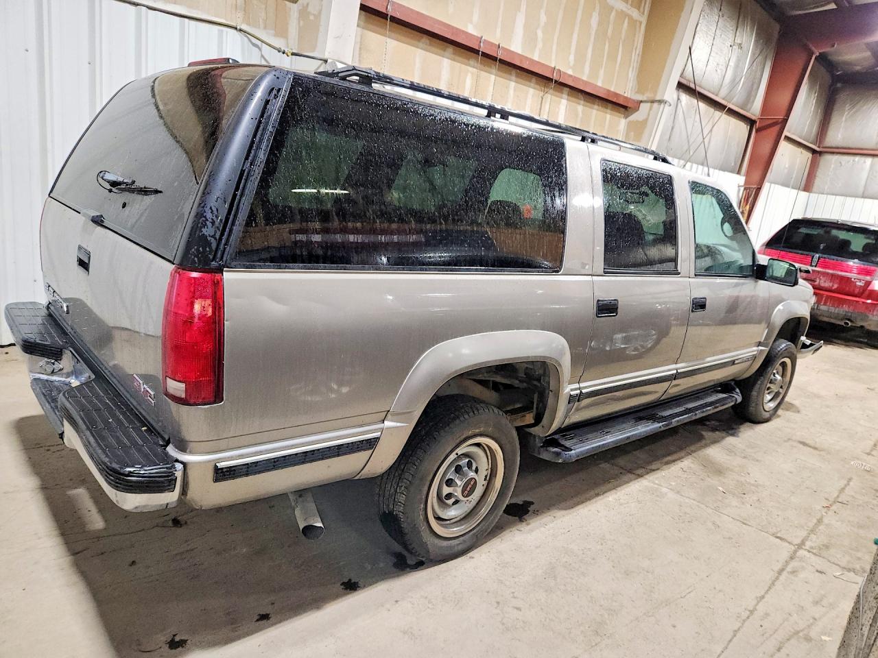 1999 Gmc Suburban K2500 Gold vin: 3GKGK26J6XG503689