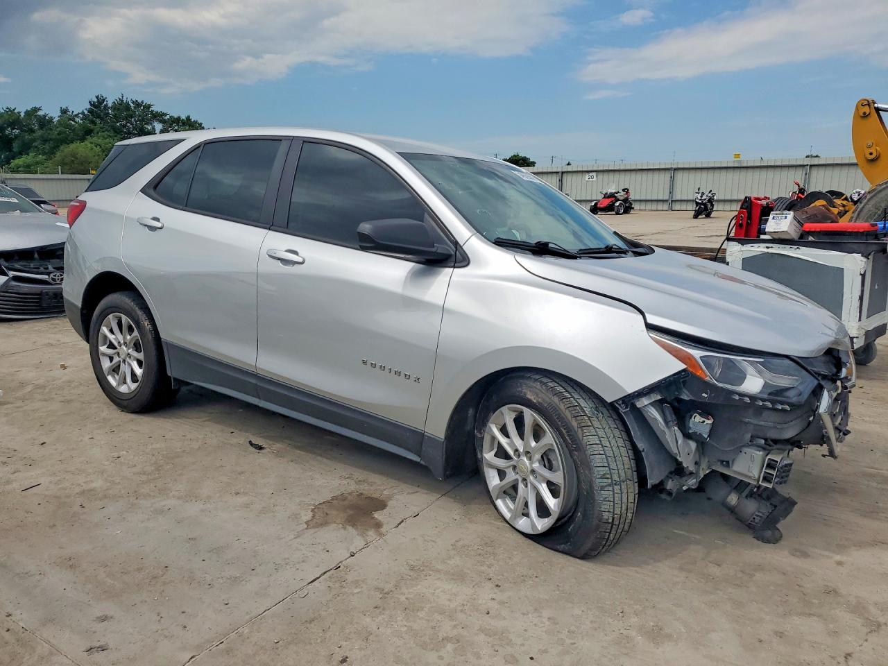 2020 Chevrolet Equinox Ls Silver vin: 3GNAXHEV8LS692192