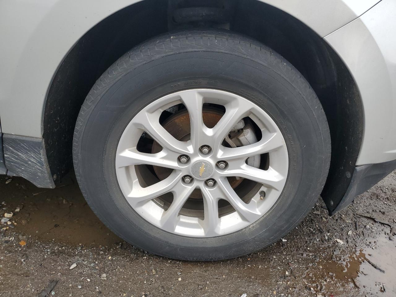 2021 Chevrolet Equinox Lt Silver vin: 3GNAXJEV0MS161223 Damage: Right Front Tire, Worn, Replacement Required