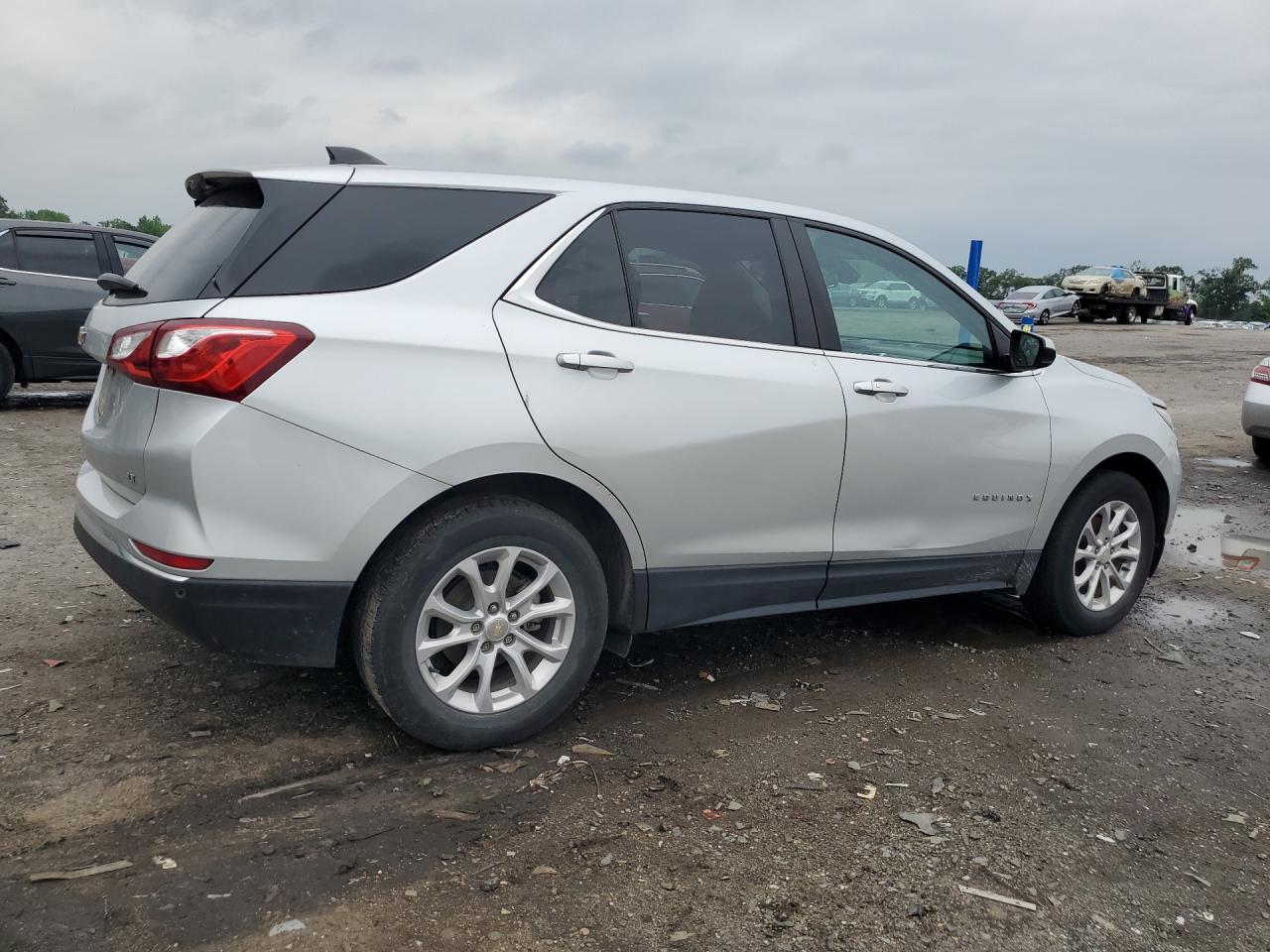 2021 Chevrolet Equinox Lt Silver vin: 3GNAXJEV0MS161223 Damage: Right Qtr Panel, Dent(S) W/ Paint Dmg, 1 To 2 Inches