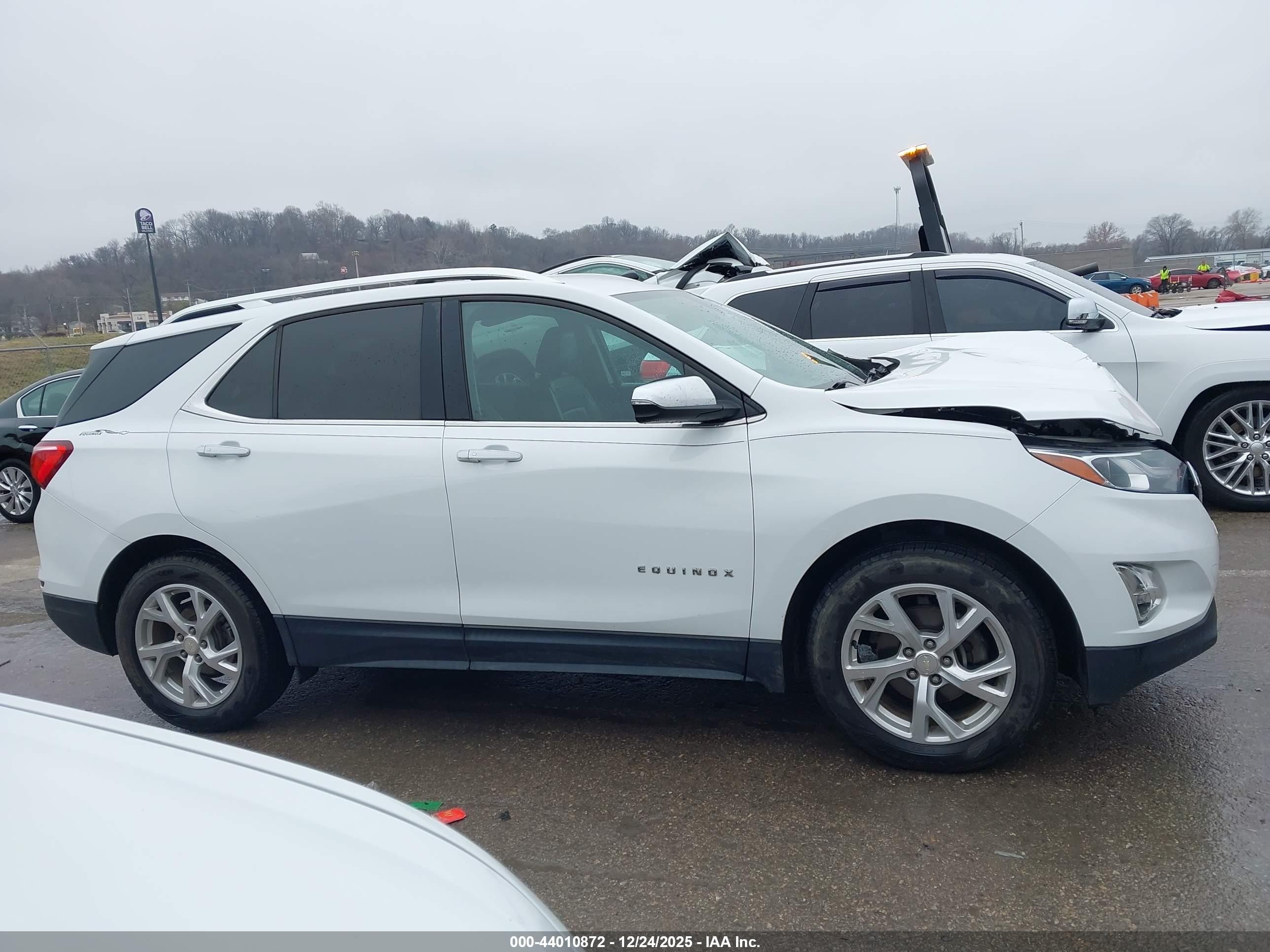 2018 Chevrolet Equinox Premier Белый vin: 3GNAXMEV0JS626449