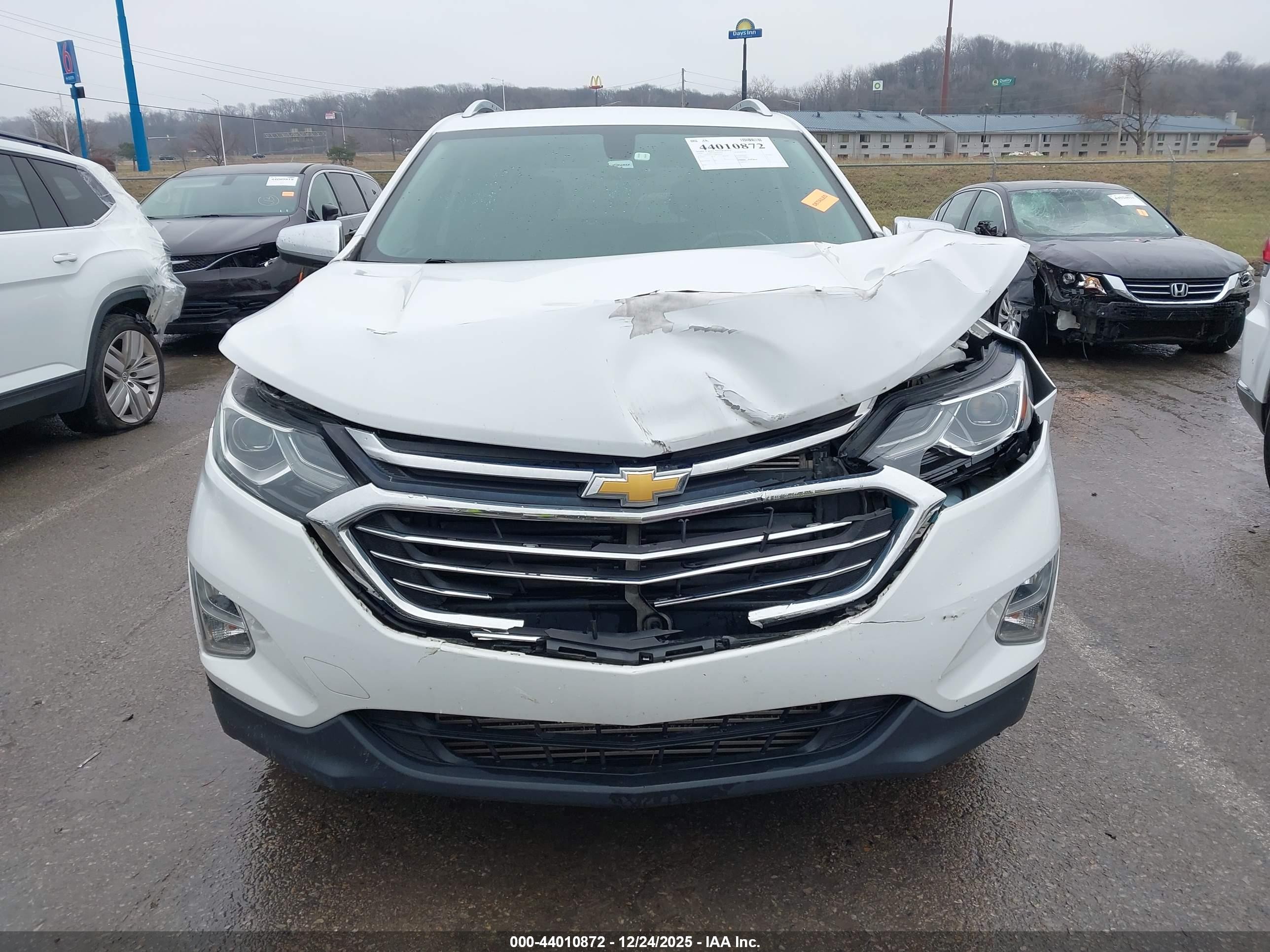 2018 Chevrolet Equinox Premier Белый vin: 3GNAXMEV0JS626449