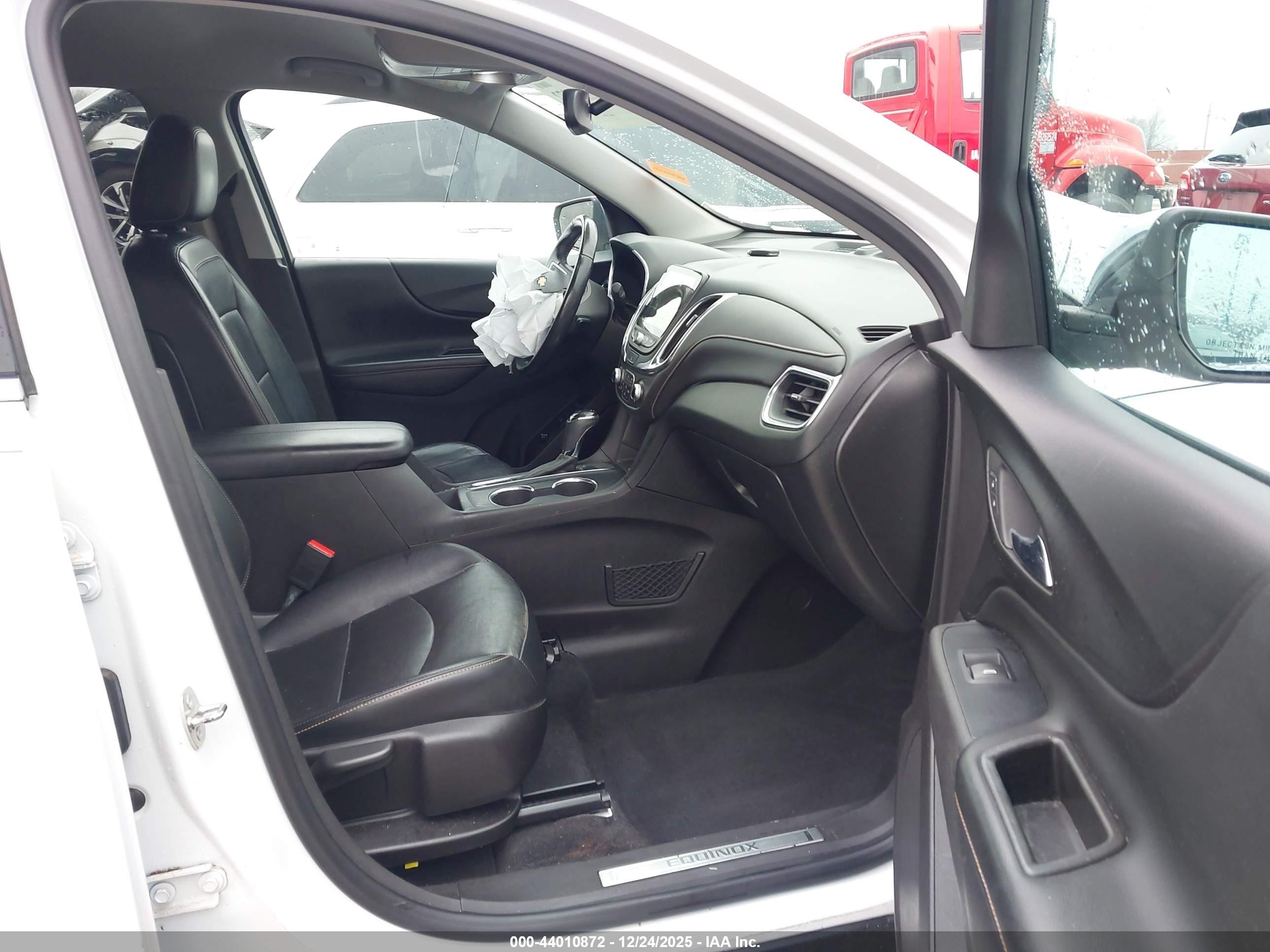 2018 Chevrolet Equinox Premier Белый vin: 3GNAXMEV0JS626449