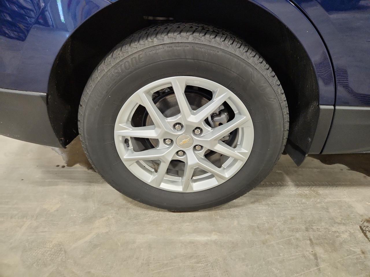 2023 Chevrolet Equinox Lt Blue vin: 3GNAXUEG1PL202685 Damage: Right Rear Tire, Worn, Replacement Required